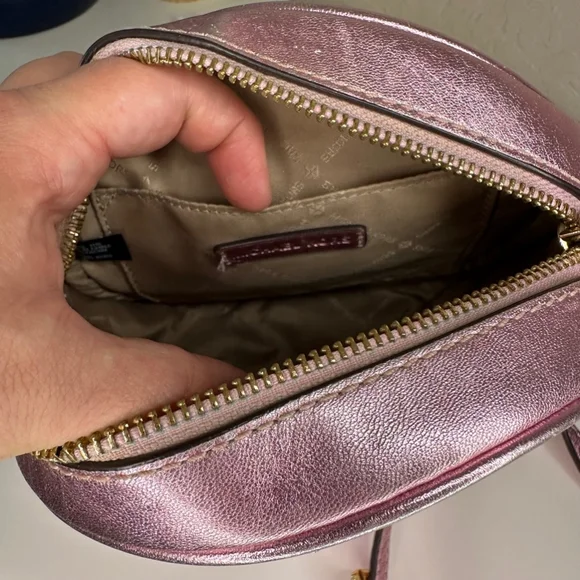 Michael Kors Vivanne Canteen Crossbody in Metallic Pink EUC - Picture 9 of 13